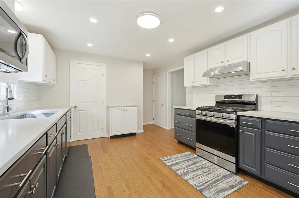 1 West Belcher, Foxboro