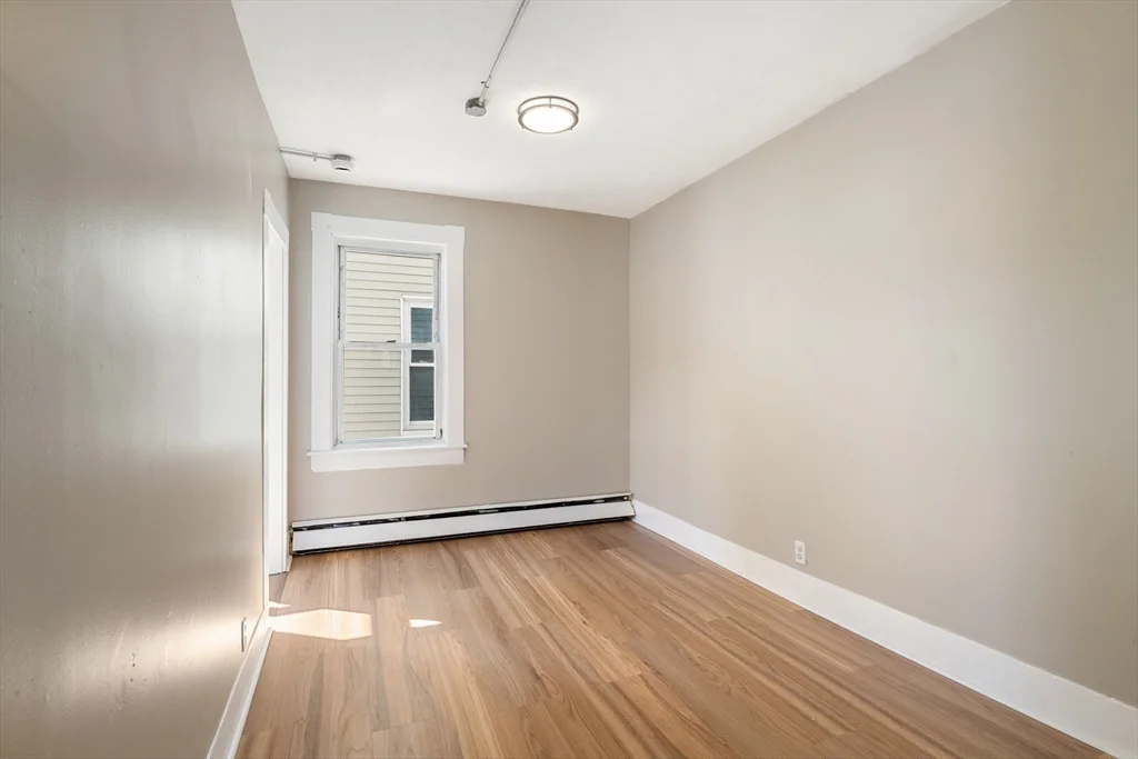 50 Common St, North Lawrence