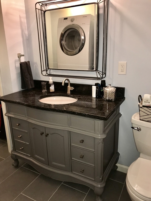 34 Hillside Dr, Shrewsbury