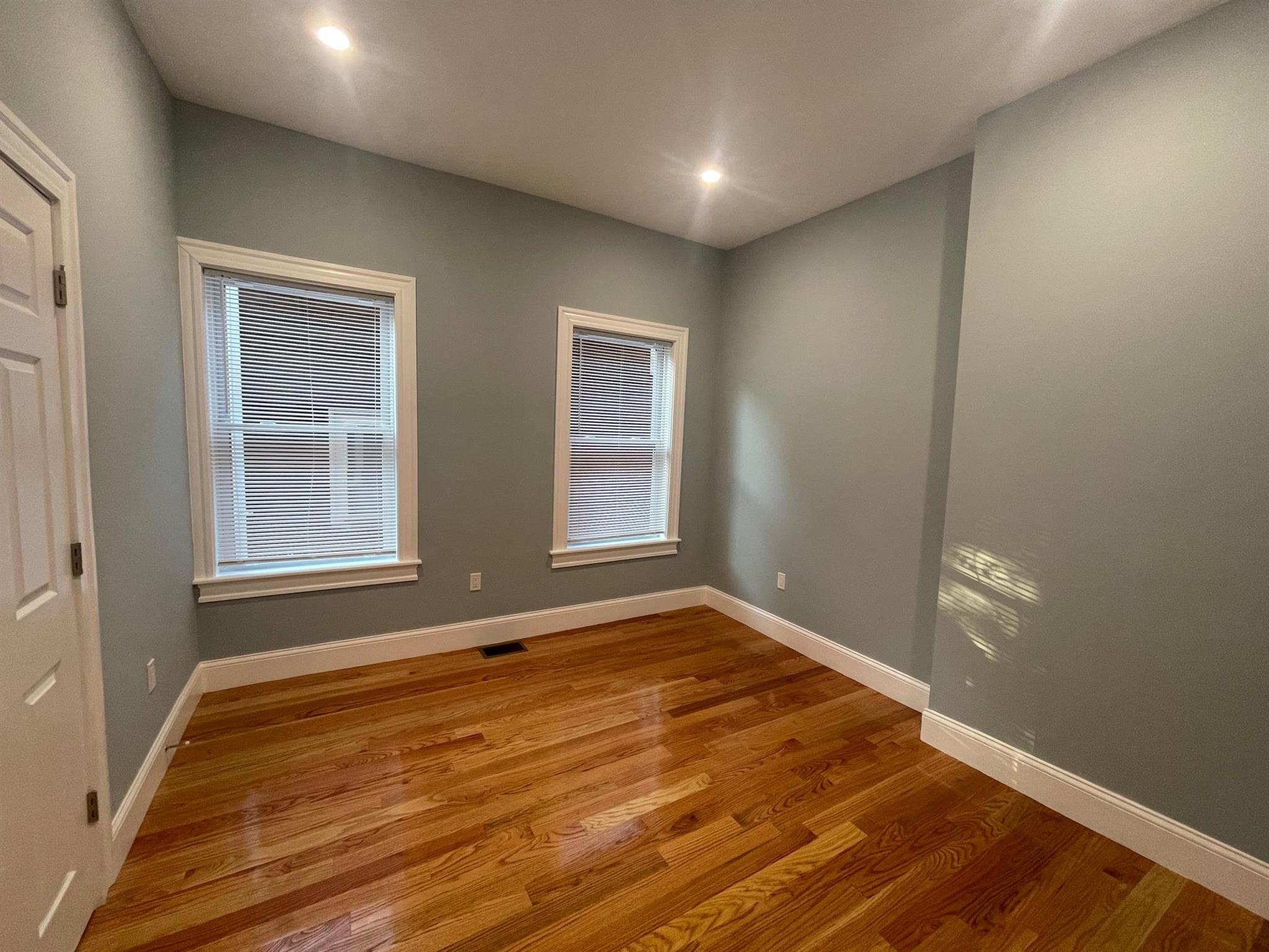 29 Alpine St, Powder House Square