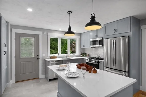 14 Norway Farms Dr, Norfolk
