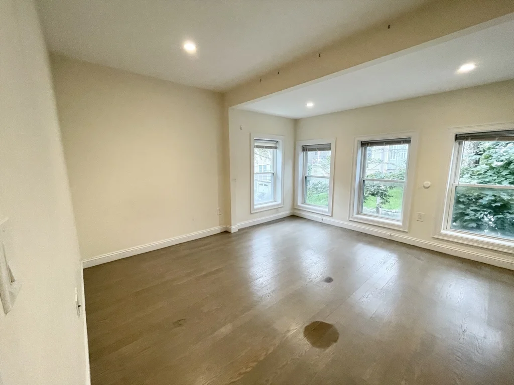 21 Iroquois, Mission Hill