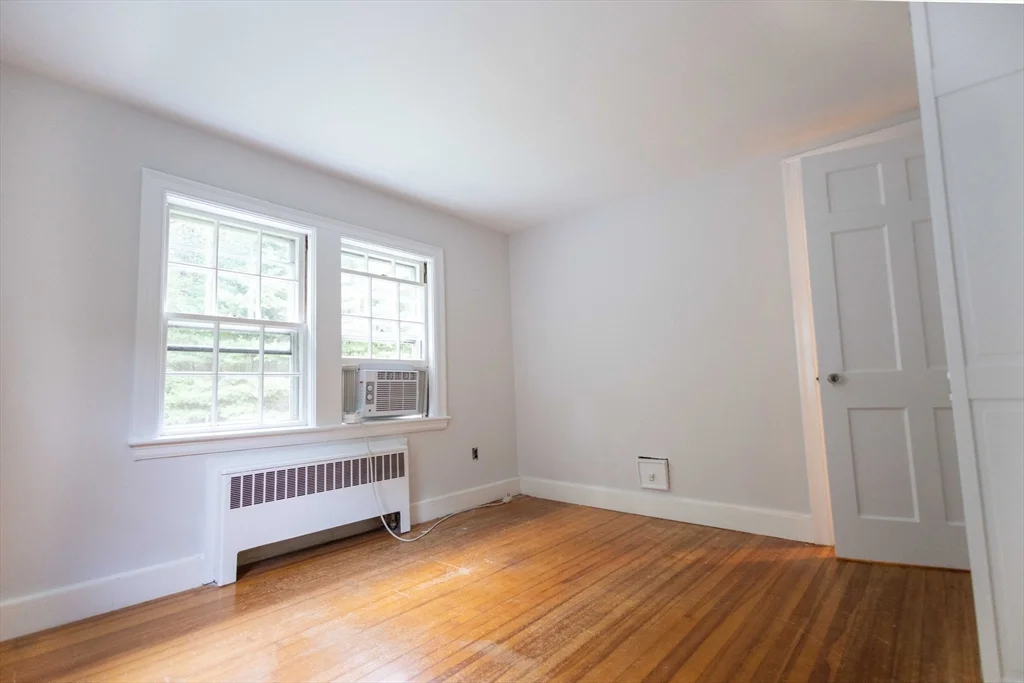 195 Dover Rd, Westwood