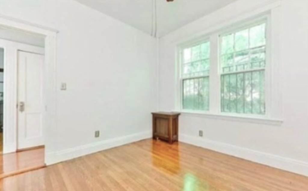 39 Mount Hood Rd, Brighton