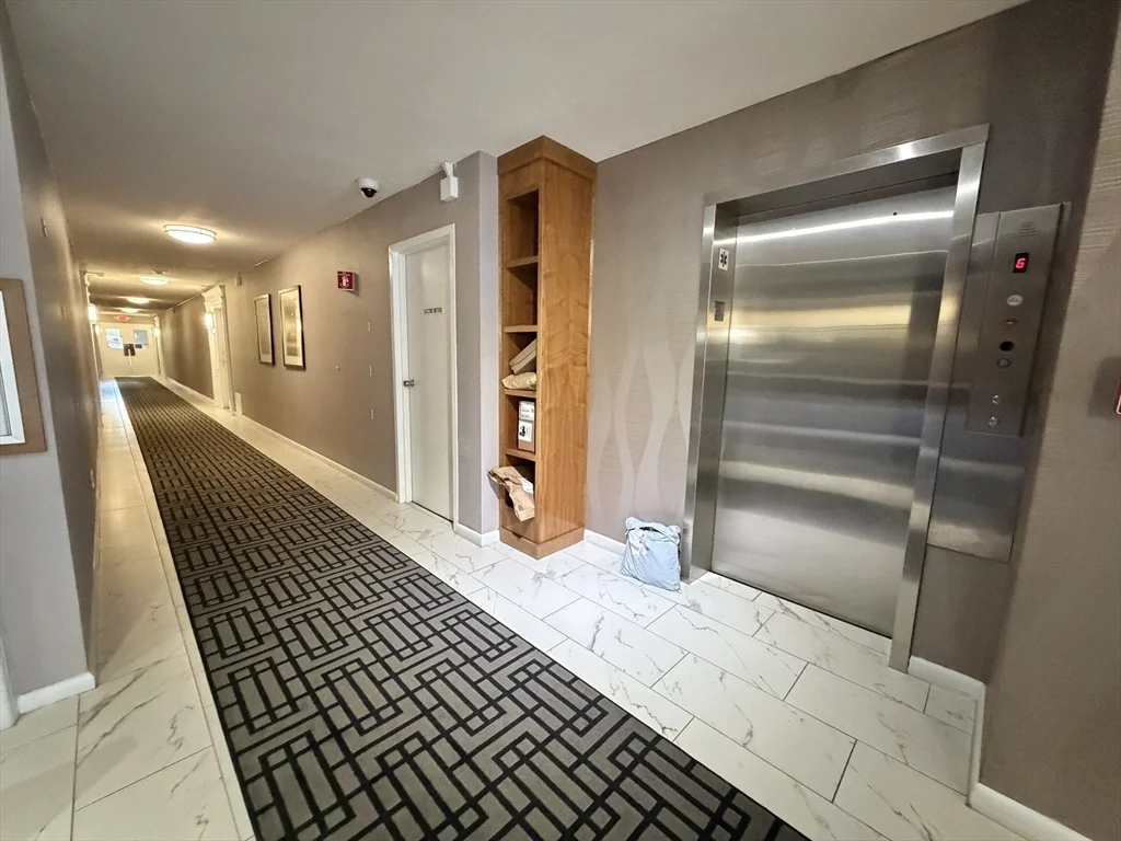 2 Hamond Pond Pkwa, Newton