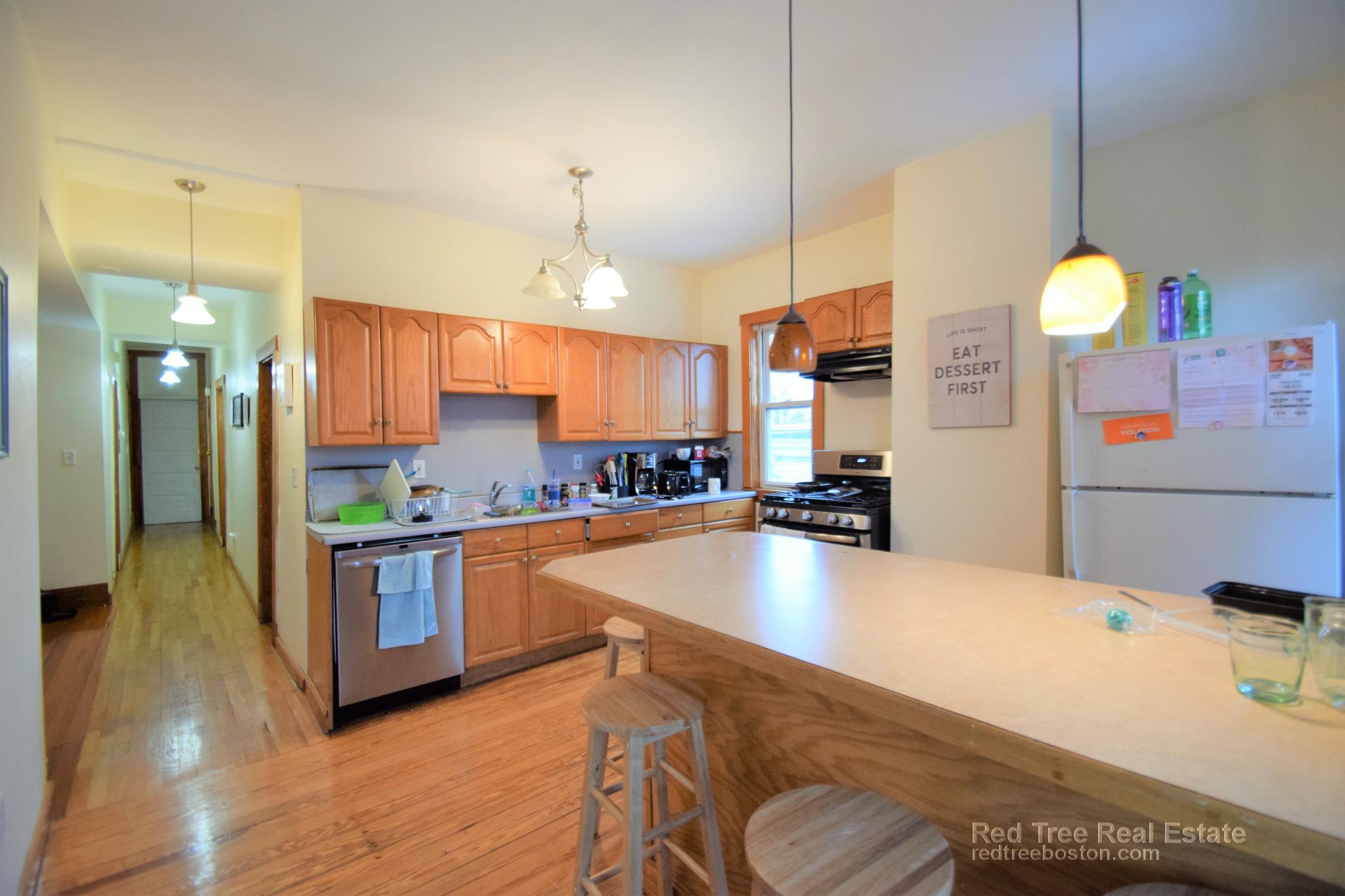 346 Faneuil St, Oak Square