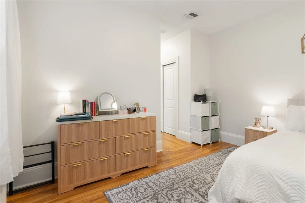62 West Cedar St, Beacon Hill