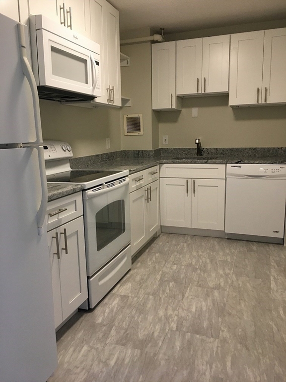 872 Massachusetts Ave, Riverside