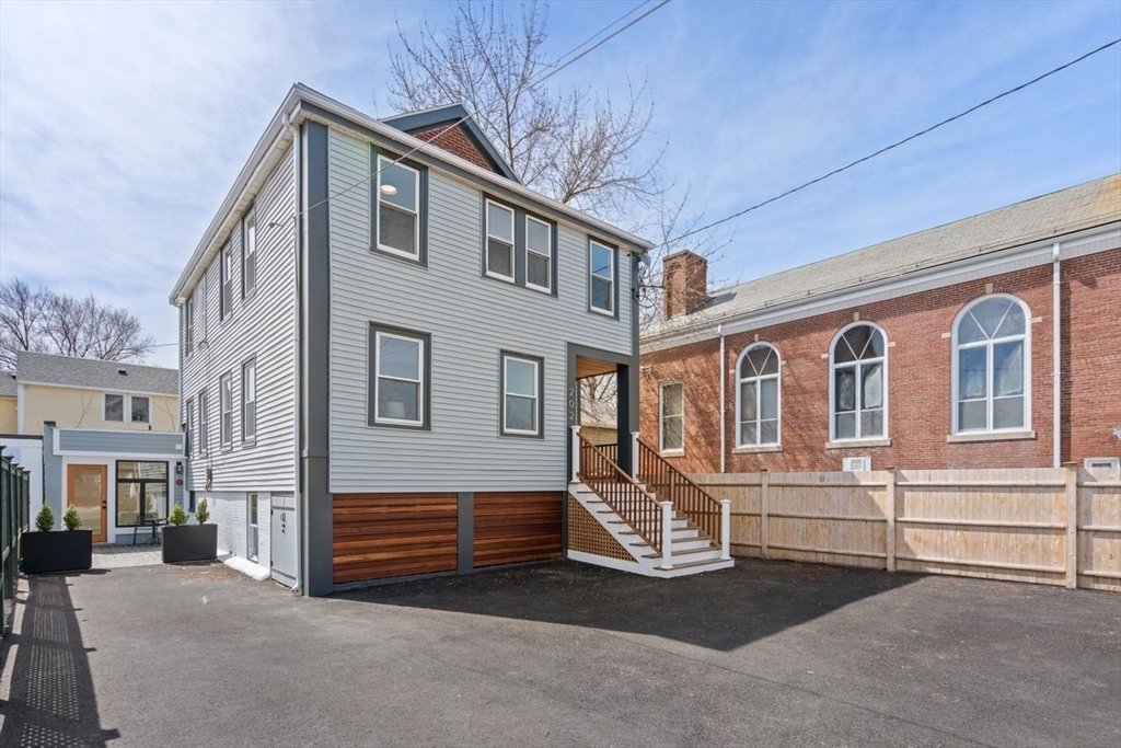 202 Elm St, North Cambridge