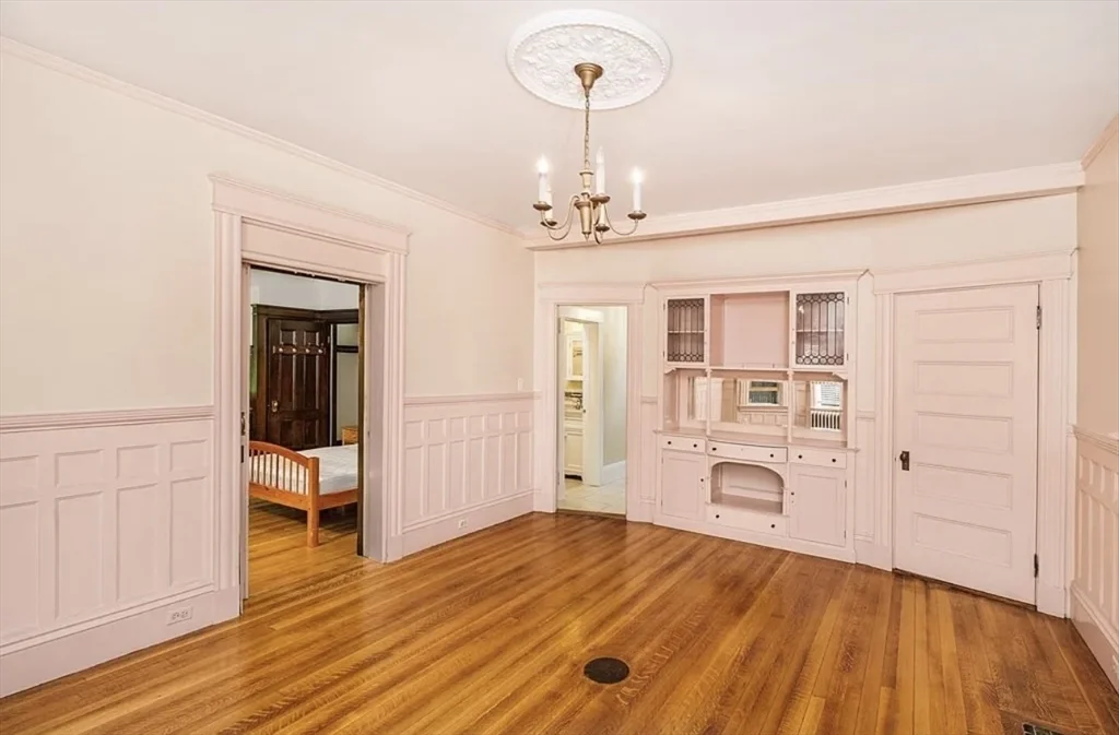 161 Walnut St, Newtonville
