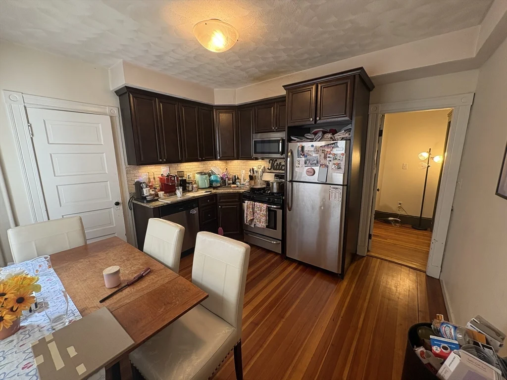 352 Main St, Medford