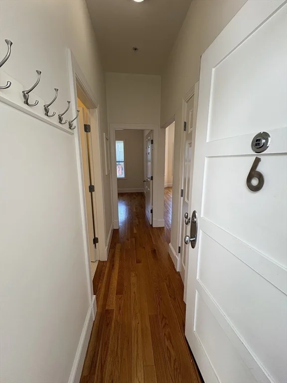 211 Newbury St, Back Bay