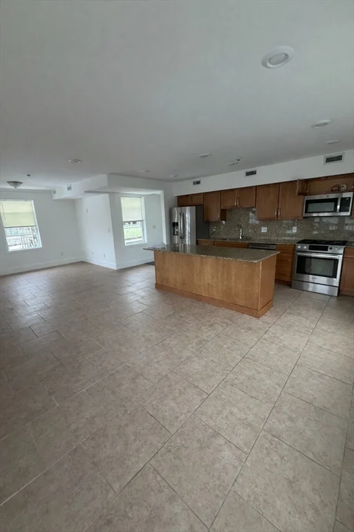 373 Crescent Ave, Chelsea