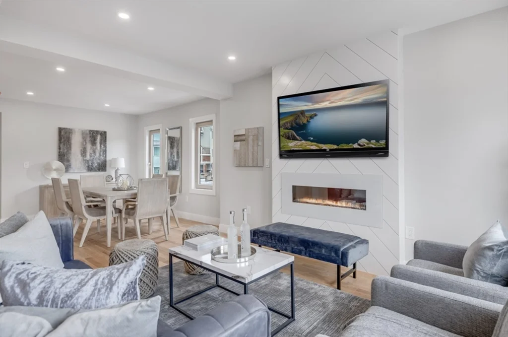 15 Melville, Ten Hills