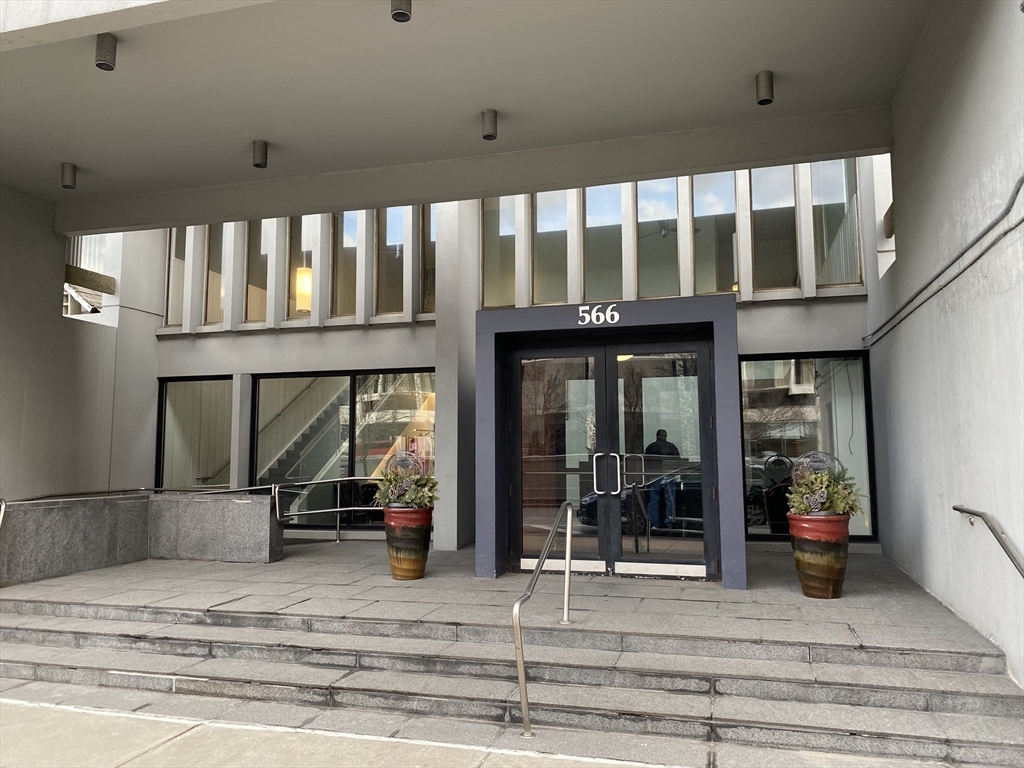 566 Commonwealth Ave, Fenway