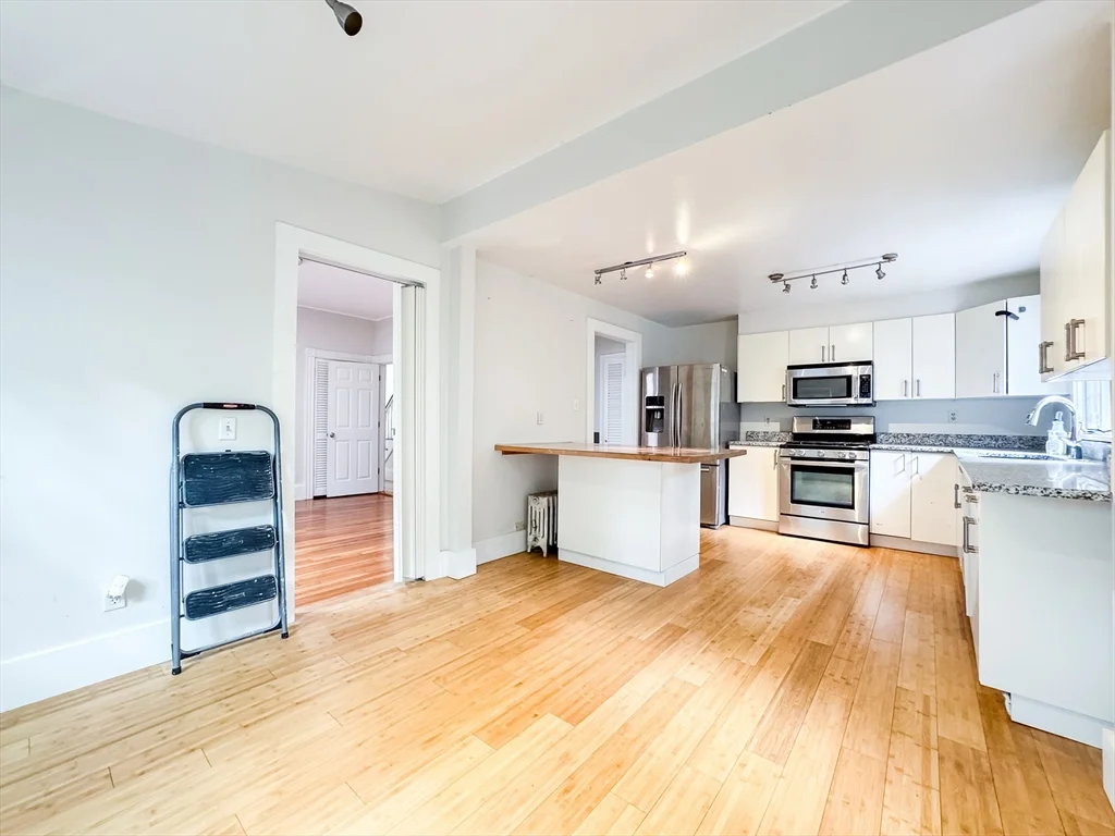 11 Maple Cir, Newton