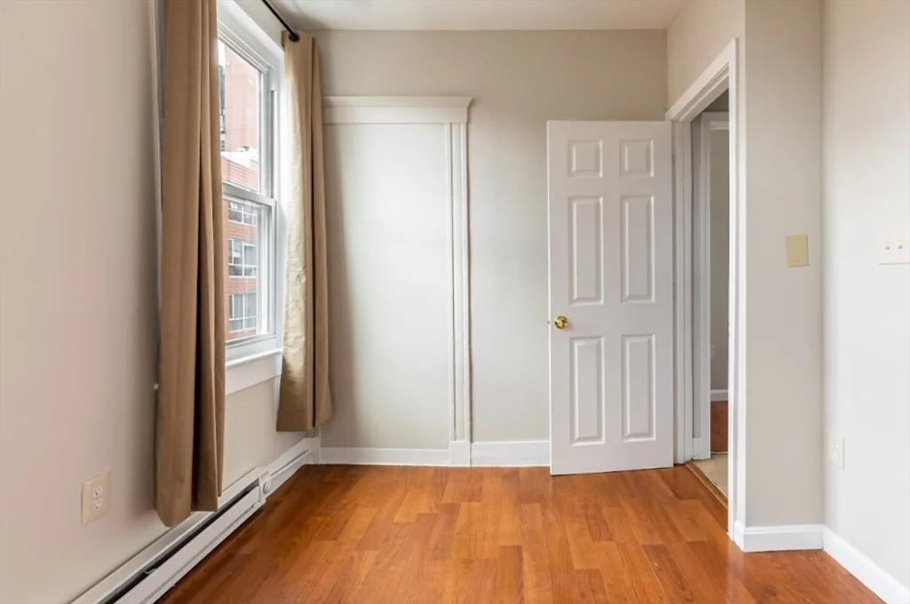 102 Tyler St, Chinatown