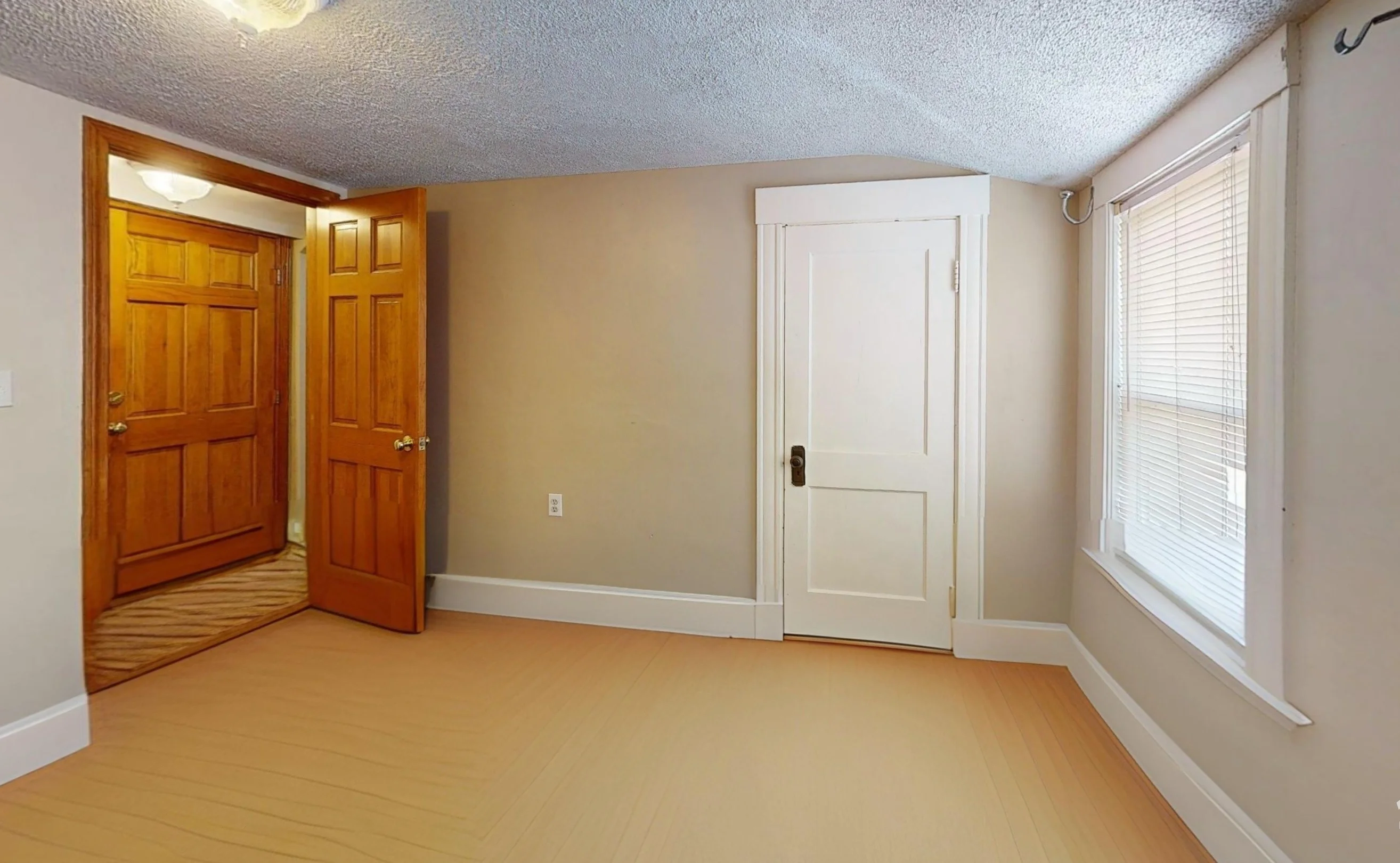 16 Templeton Pkwa, Watertown
