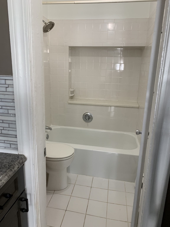 8 Greenwich St, Mission Hill