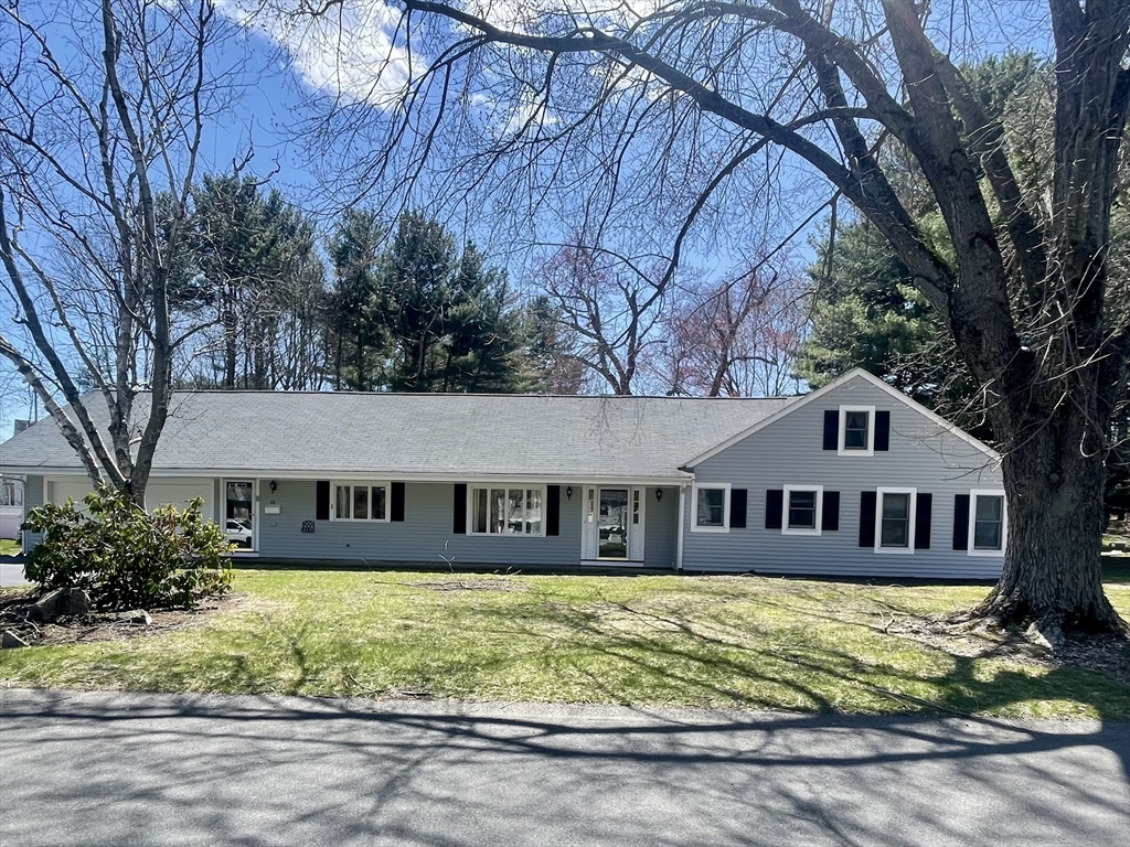 10 Pinegrove, Hingham