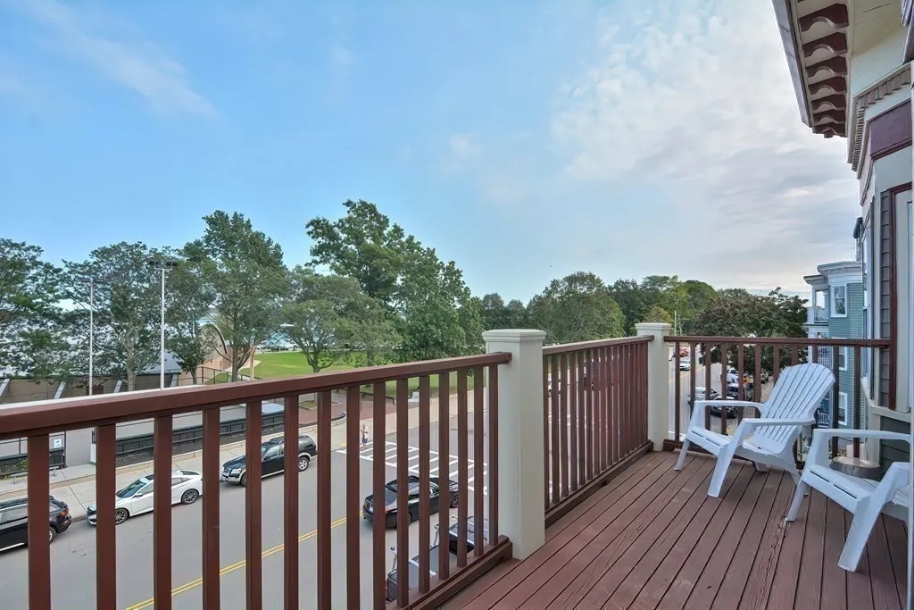 41 Farragut Rd, South Boston