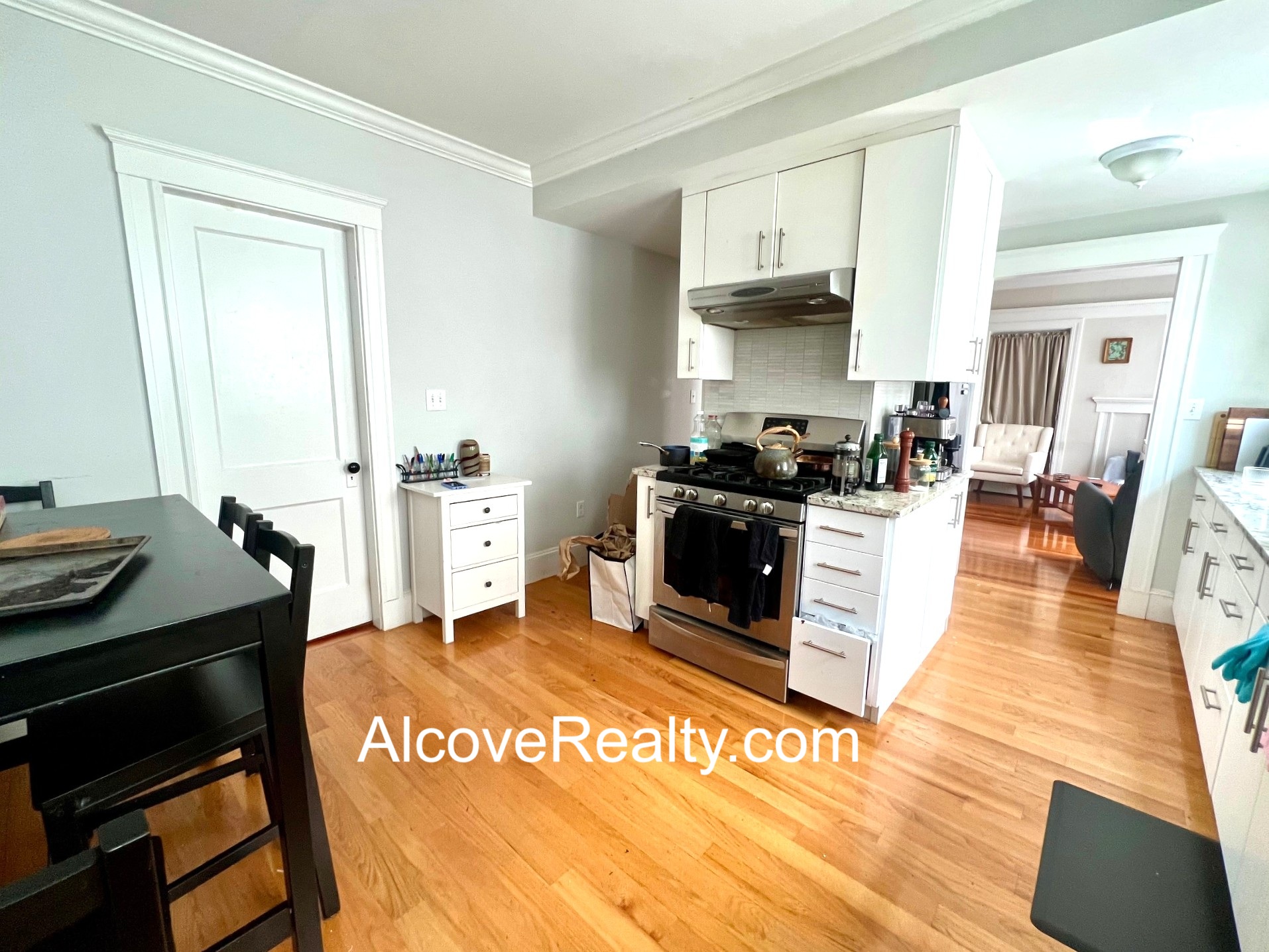 34 Leonard St, Tufts