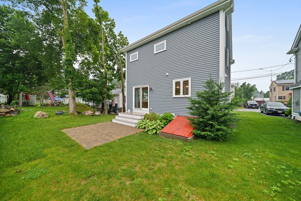 15 Lakeview Ave, Waltham