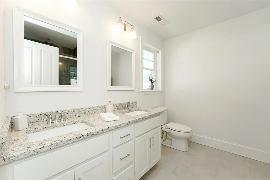 18 Cleary Cir, Norfolk