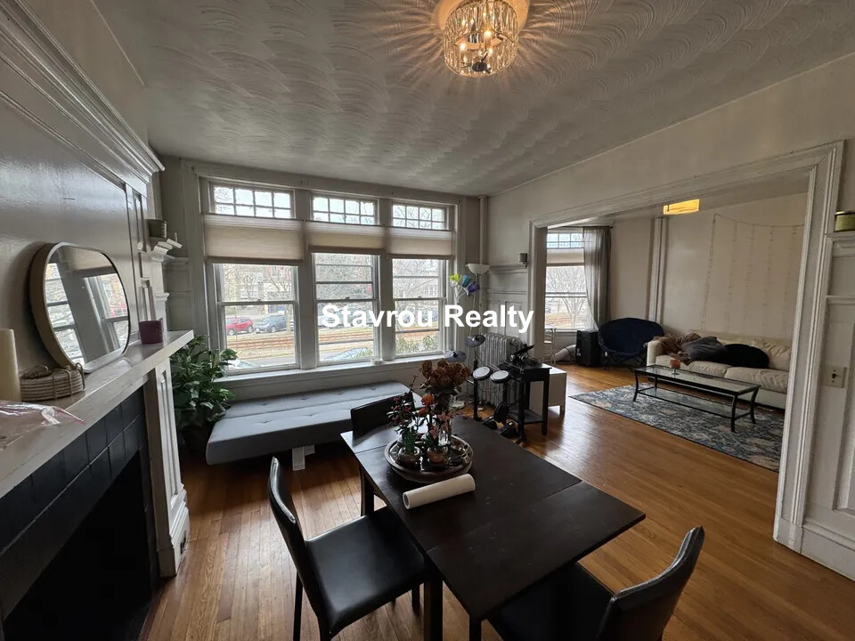 1681 Beacon St, Aspinwall Hill