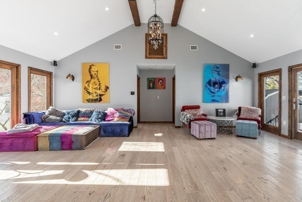 709 Hammond St, Chestnut Hill