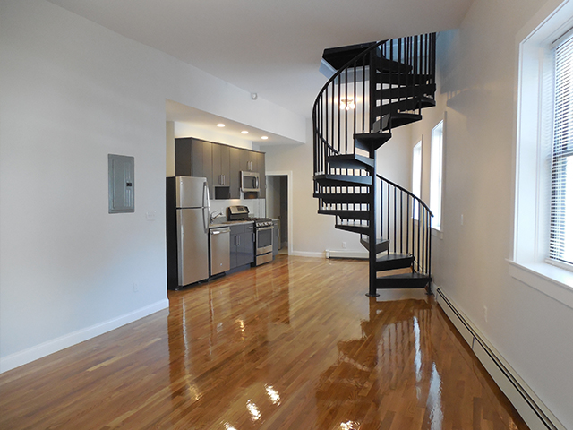 918 Cambridge St, Wellington-Harrington