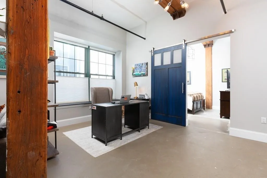 881 East 1st St, South Boston