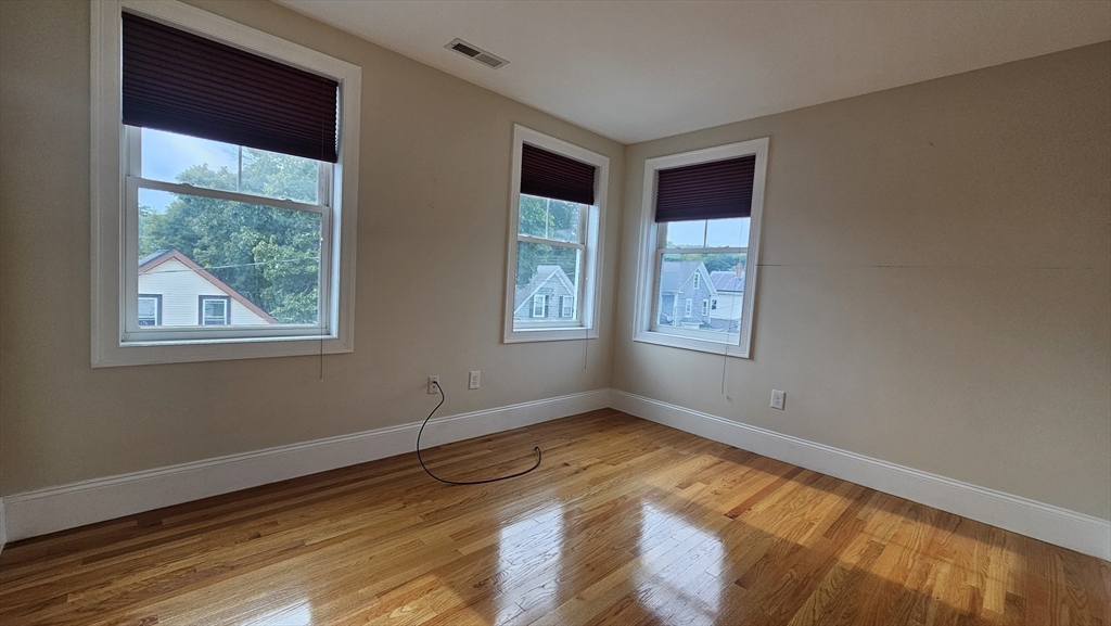 43 Hammond St, Waltham