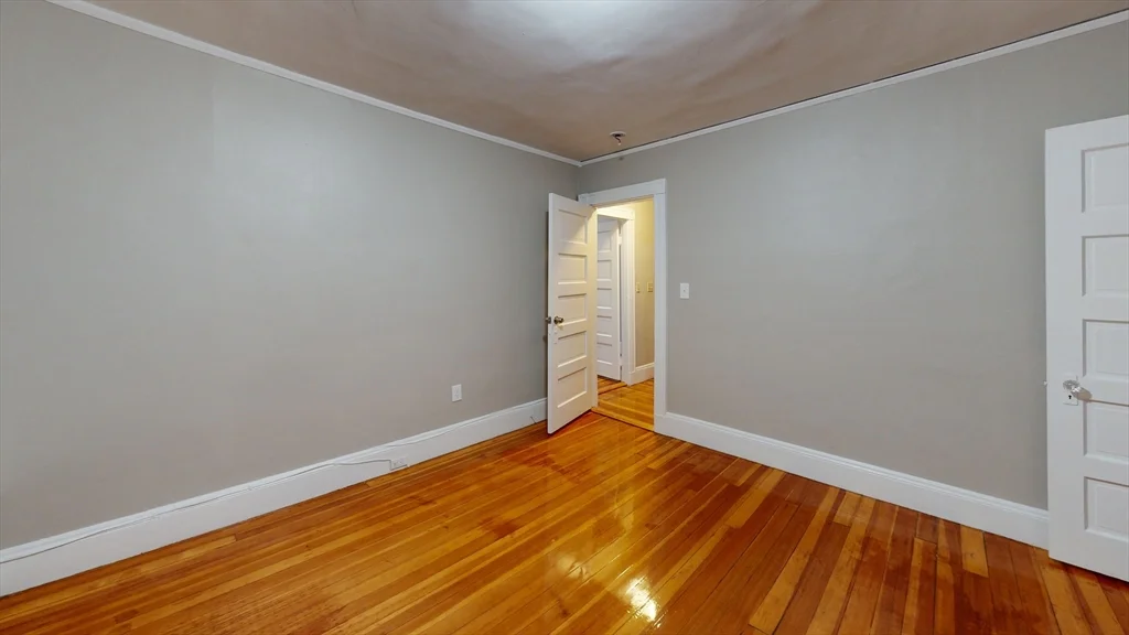 1011 Washington, Newtonville