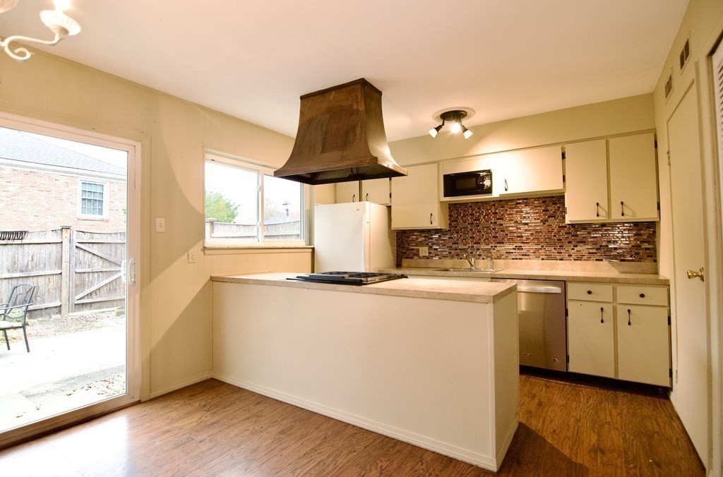 1157 Dickinson St, Forest Park