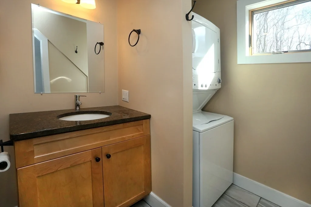 12 Warren Ave, Amesbury