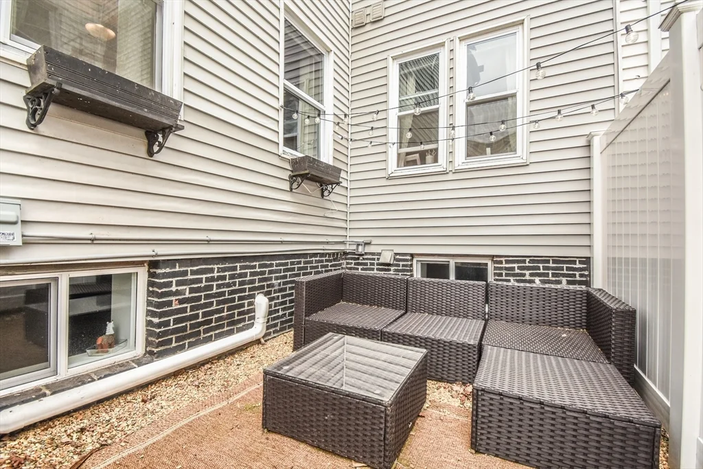 99 Bartlett St, Charlestown