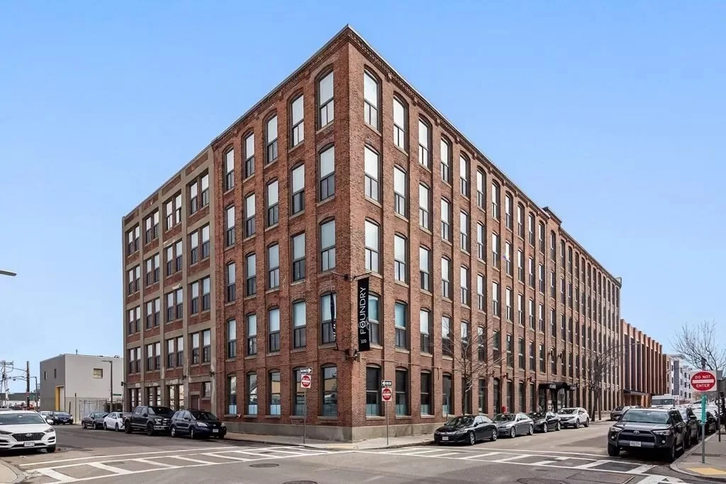 320 W 2nd St, South Boston