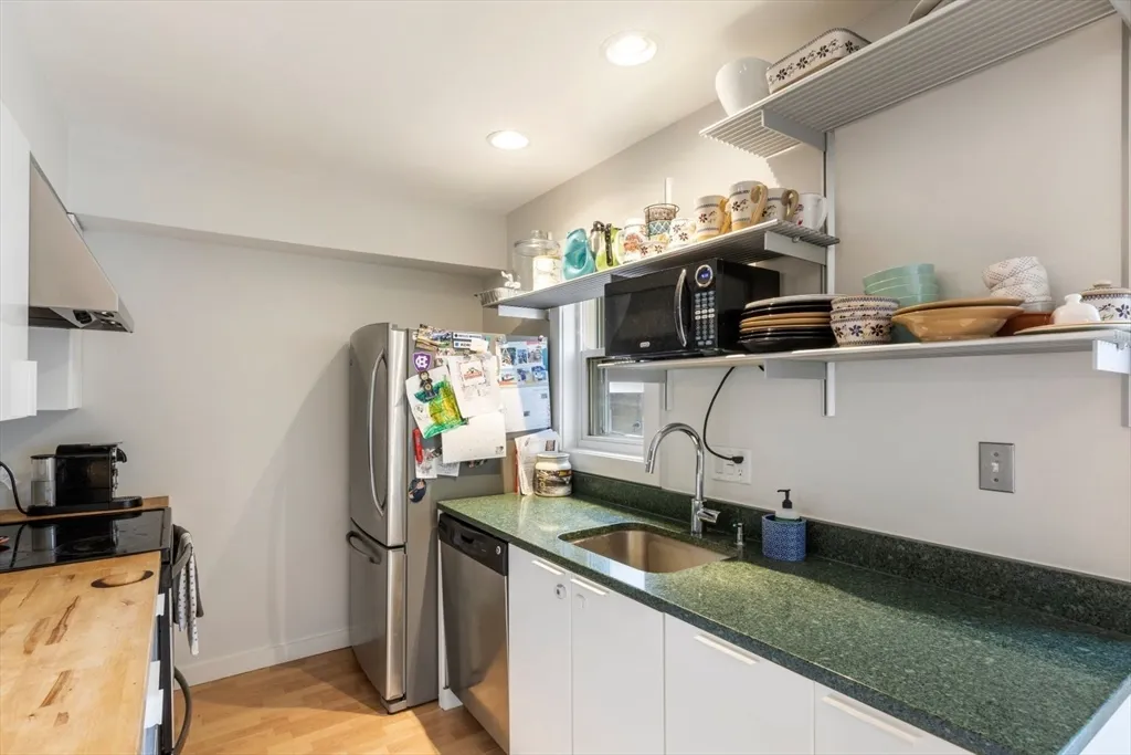 63 Bolton St, South Boston