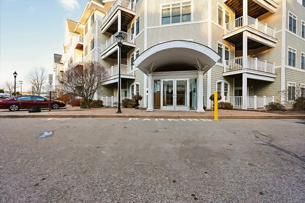 614 Pond St, Braintree