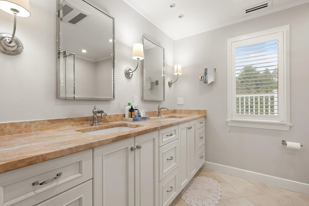 25 Saddle Club Rd, Lexington