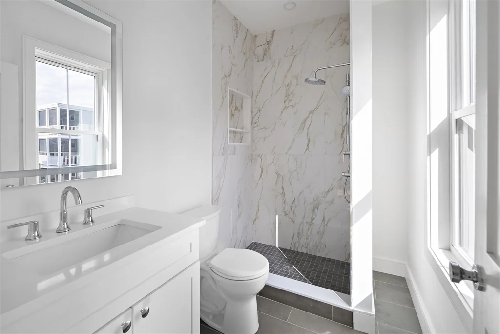 298 Maverick St, East Boston