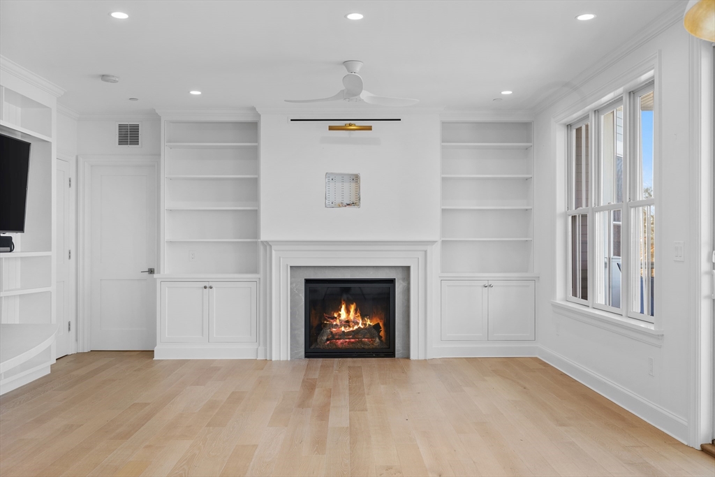 37 Farragut Rd, South Boston