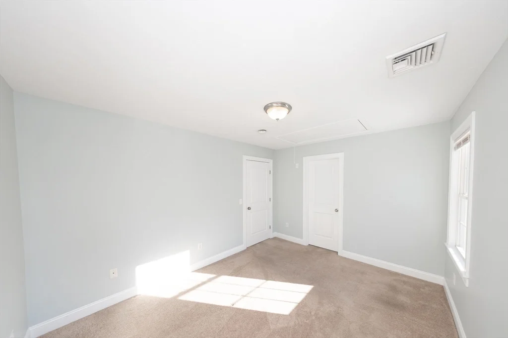 4 Cyrus Way, Northborough