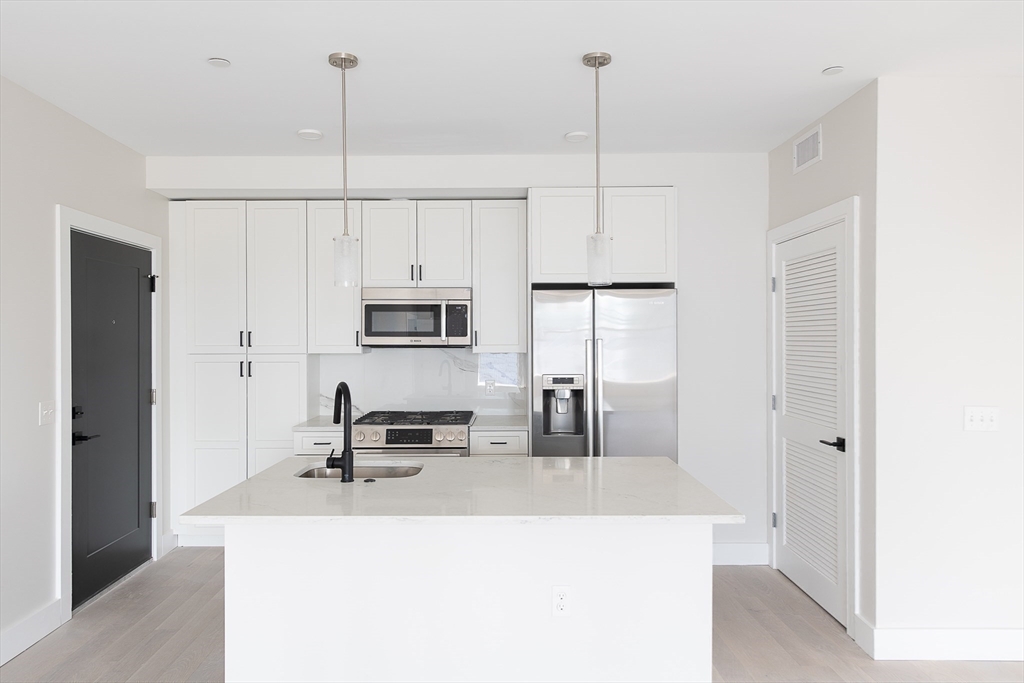 425 Border St, East Boston