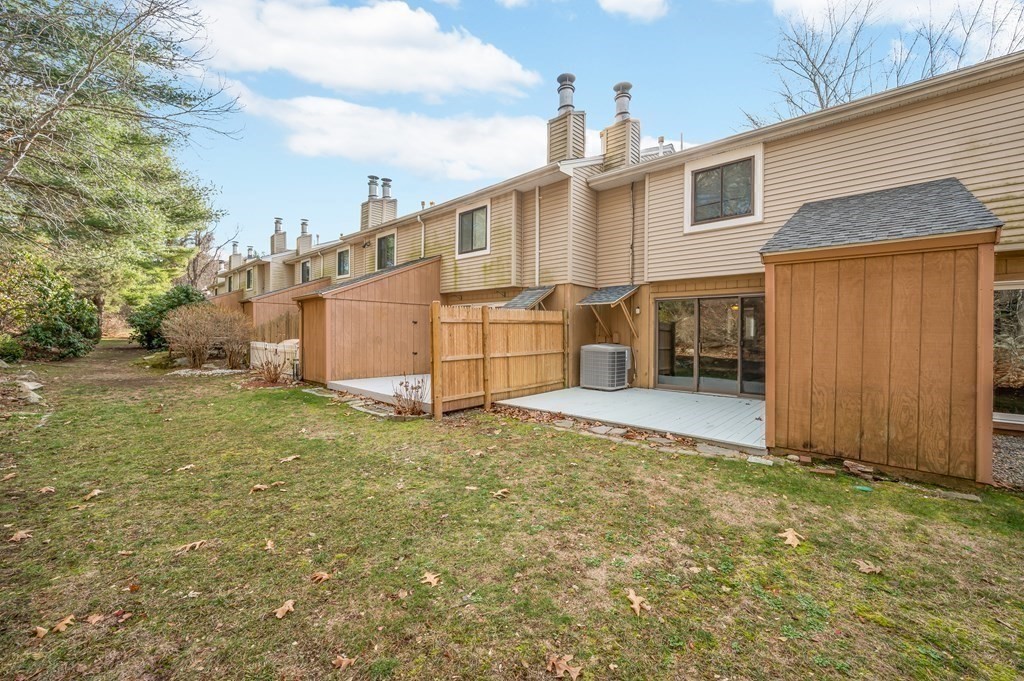 28 Apple Tree Hill Rd, Hopkinton