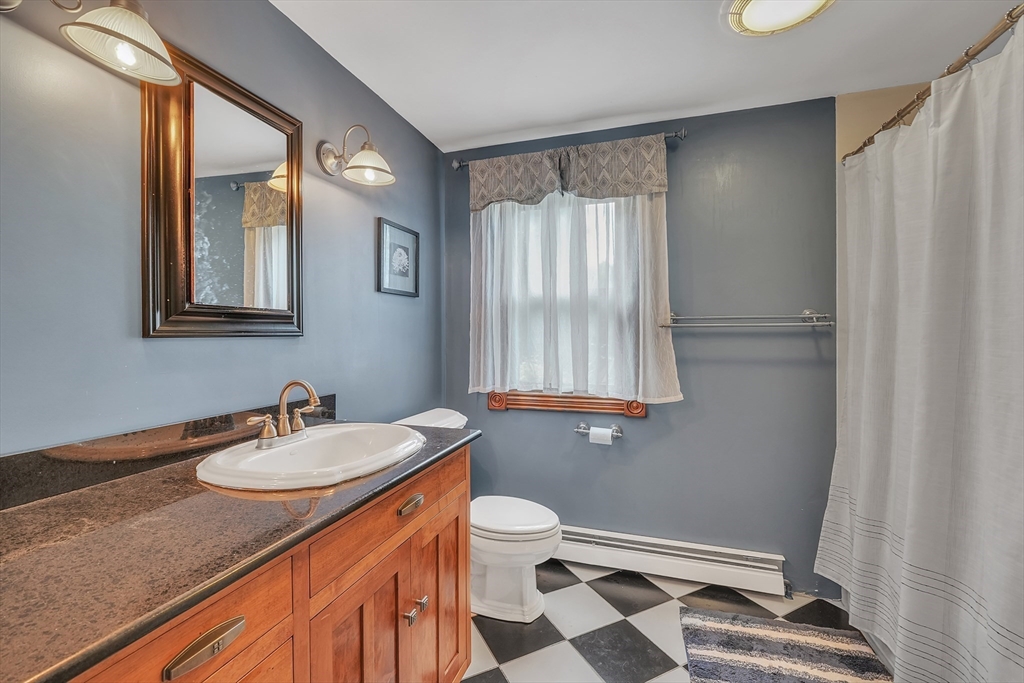 211 Mendon St, Hopedale