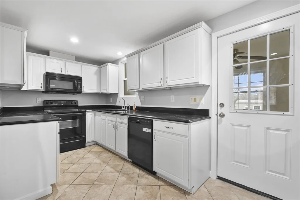 515 Winthrop St, Rehoboth