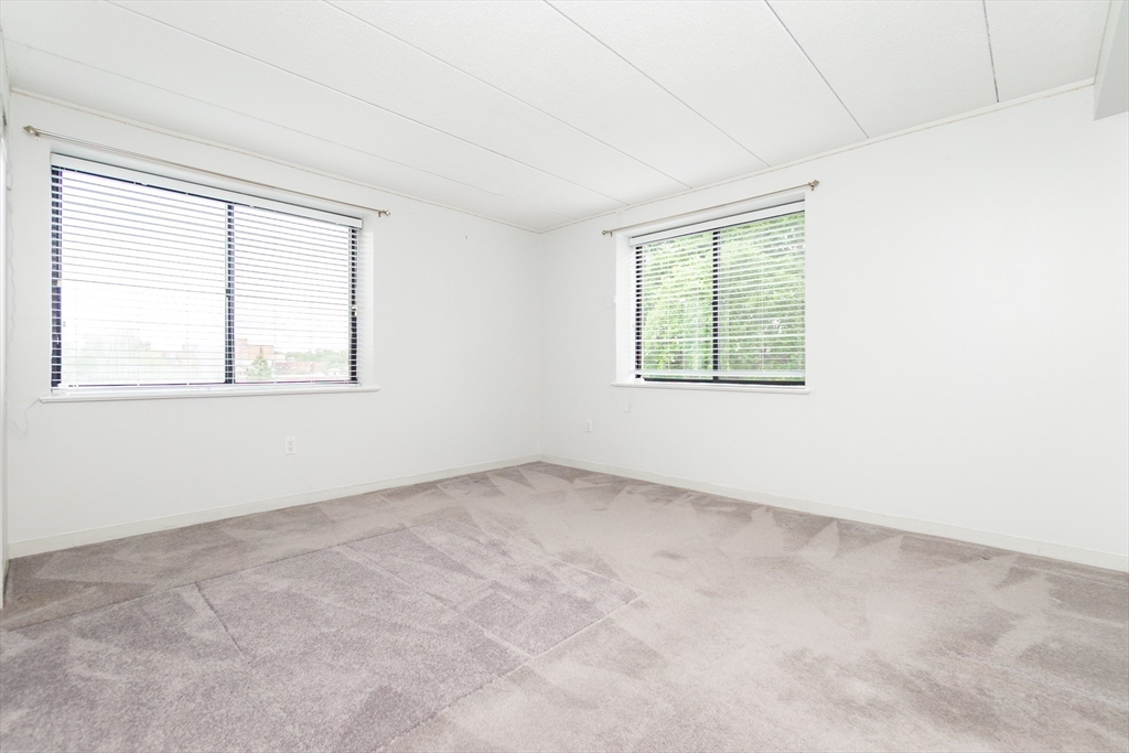 1933 Commonwealth Ave, Brighton