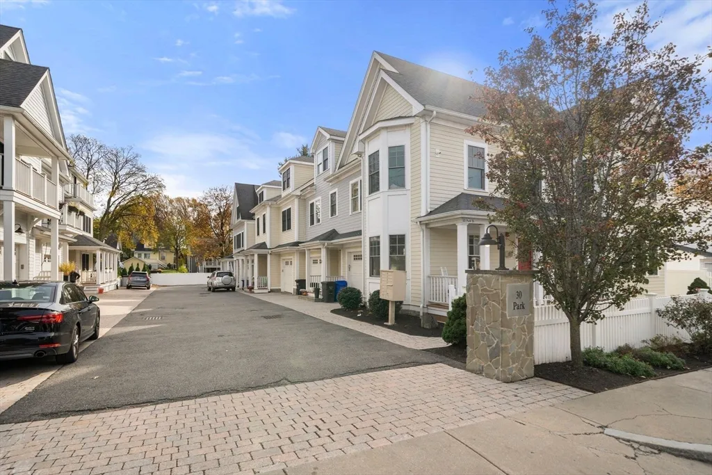 30 Park St, Fields Corner East